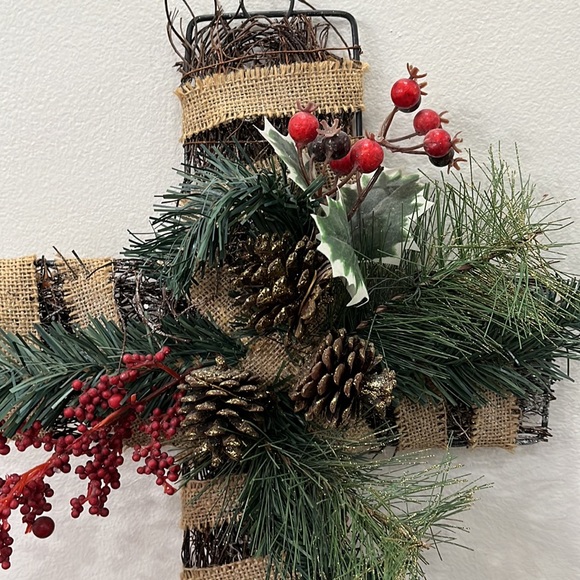 Cross Wreath - Picture 3 of 9